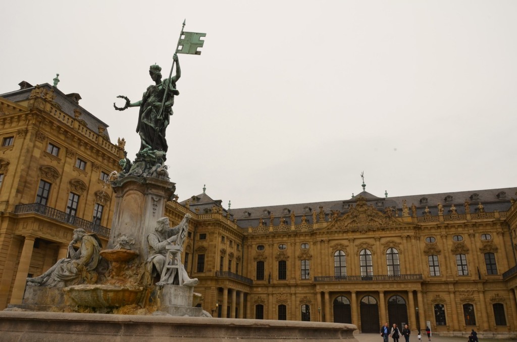 Residência de Würzburg estátua