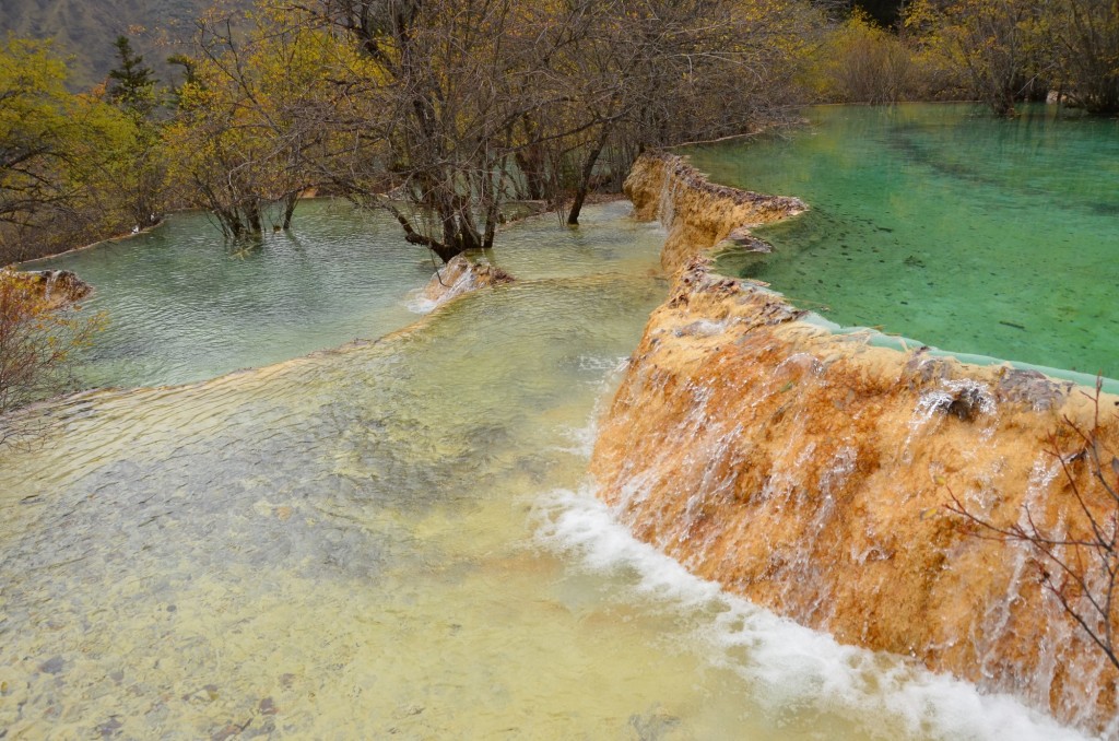 piscina travertina lagoa mármore carbonato cálcio huanglong china
