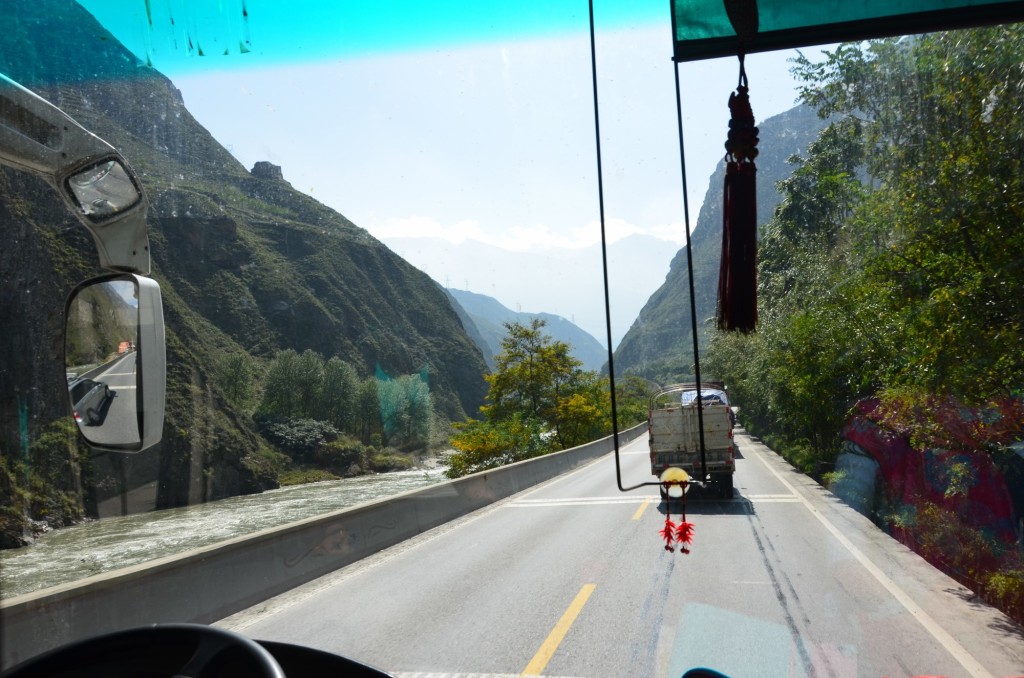 planície chengdu estrada caminhão ônibbus