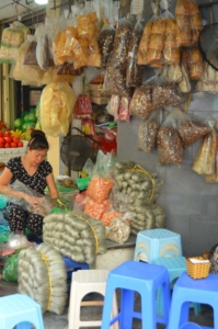 vendedor rua hanoi vermicelli