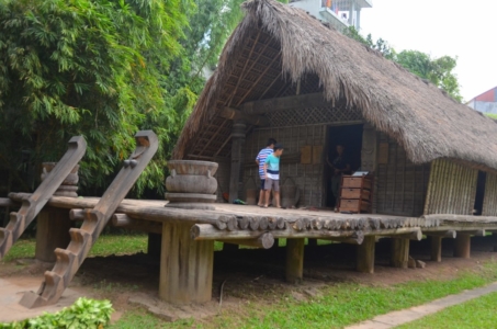 casa madeira palha etnia ede museu etnografia etnologia hanoi vietnam