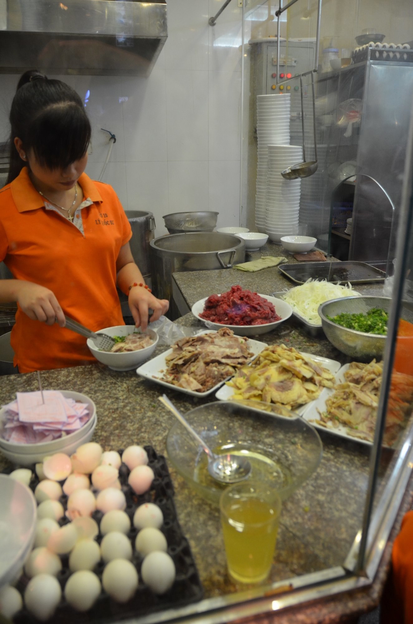 pho 10 vietnam hanoi preparando cozinha