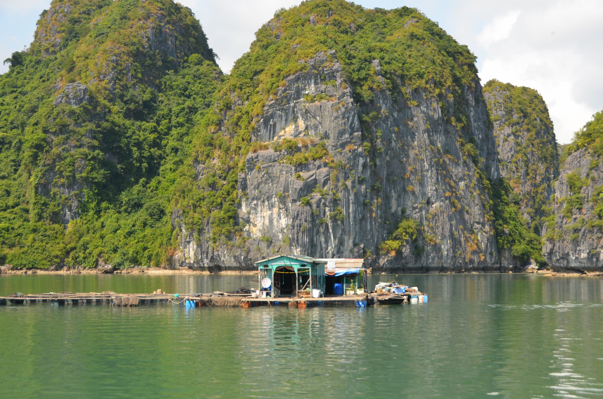 casa flutuante água baía halong bay vietnam mar